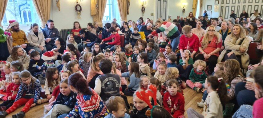 Jolly Good Productions Christmas puppet show photograph 2