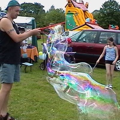 Giant bubble workshop by Jolly Good Productions