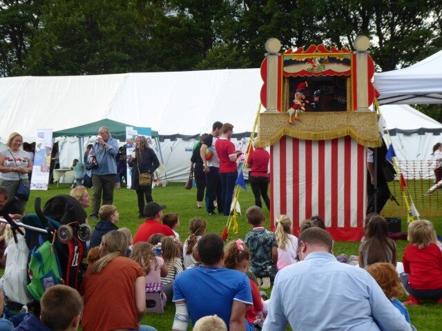 Jolly Good Productions traditional puppet show