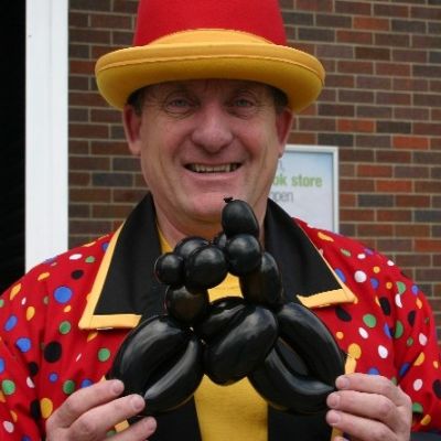 Balloon modelling by Jolly Good Productions